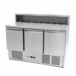 Maxima Gastro Pizzakühltisch - 137 cm - 3 Türen - Passt 8 x 1/6 GN - inkl. Edelstahlabdeckung - 09400205 - 09400205